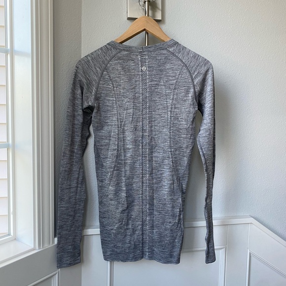 Grey lululemon swiftly tech shirt - Picture 3 of 3